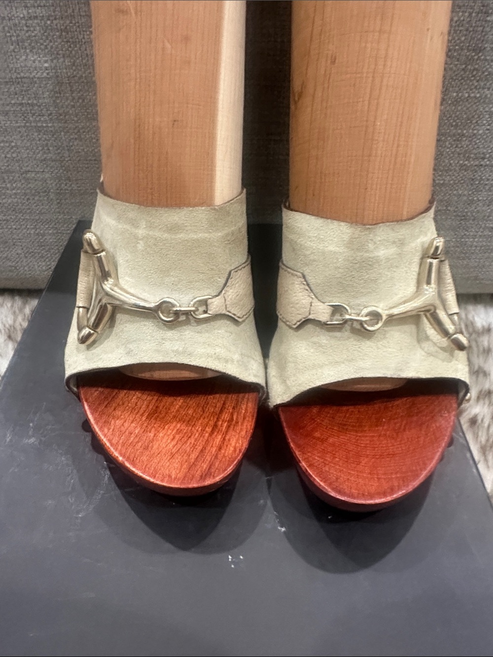 GUCCI Beige Suede gold Horsebit & studded Wood-Platform Mules - Picture 3 of 9